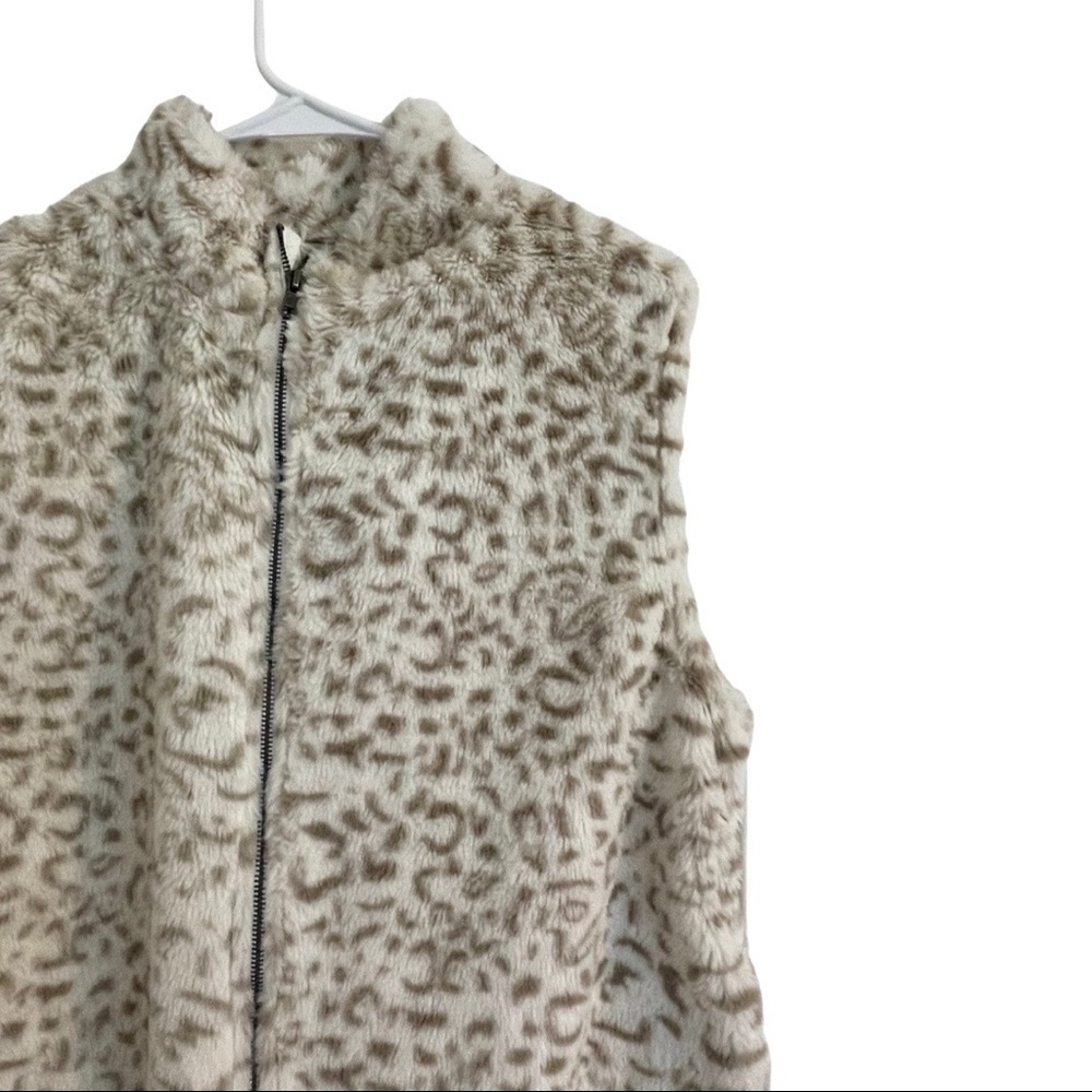 Vest - Picture 2 of 6